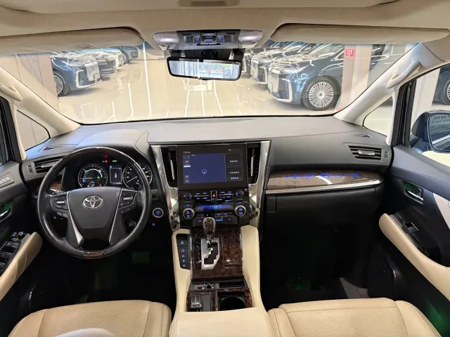 Toyota Alphard — Фото автомобиля 8