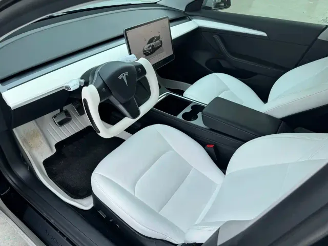 Tesla Model 3 — Фото автомобиля 5