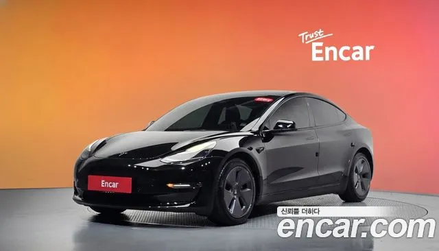 Фотография автомобиля — Tesla Model 3