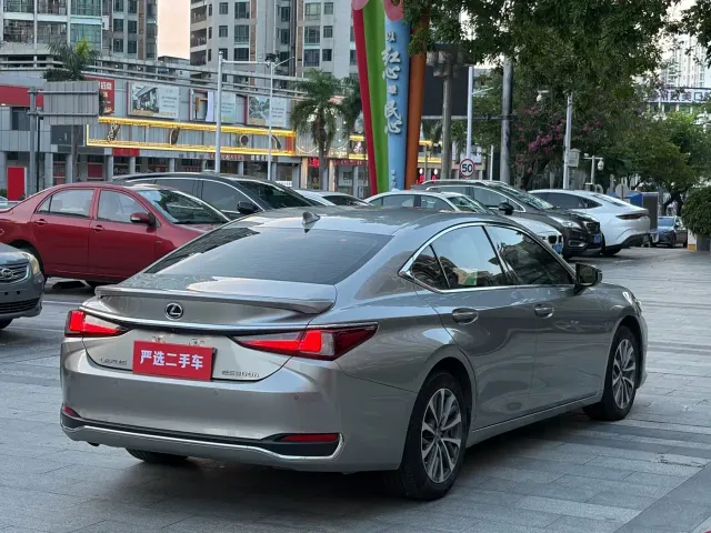 Lexus ES — Фото автомобиля 7
