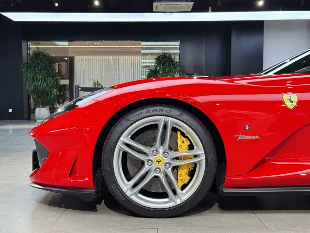 Ferrari 812 — Фото автомобиля 9