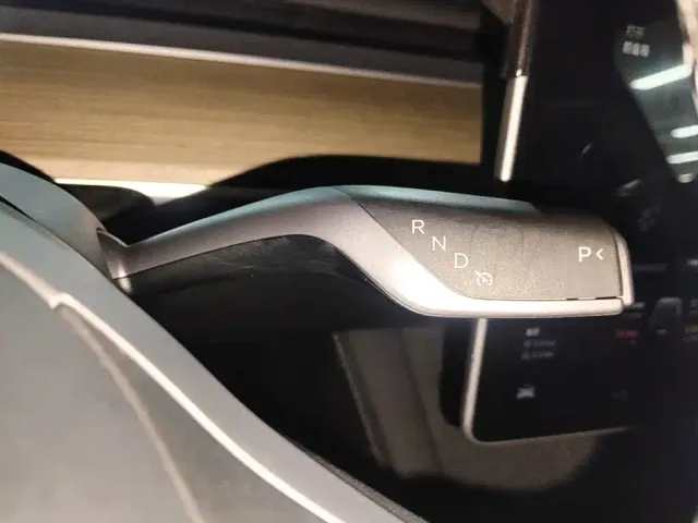Tesla Model Y — Фото автомобиля 13