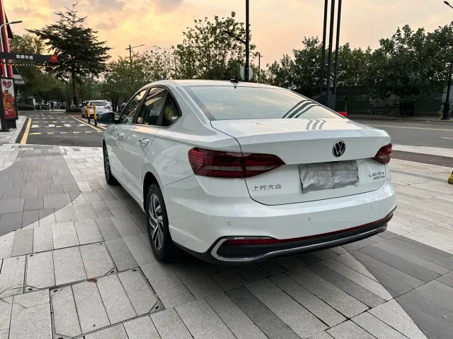 Volkswagen Lavida — Фото автомобиля 9