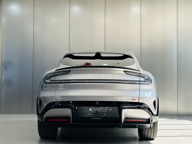 Xiaomi SU7 — Фото автомобиля 8
