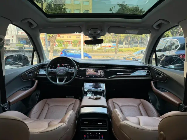 Audi Q7 — Фото автомобиля 16
