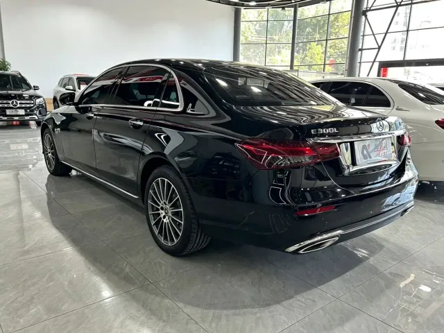 Mercedes-Benz E-Class — Фото автомобиля 4