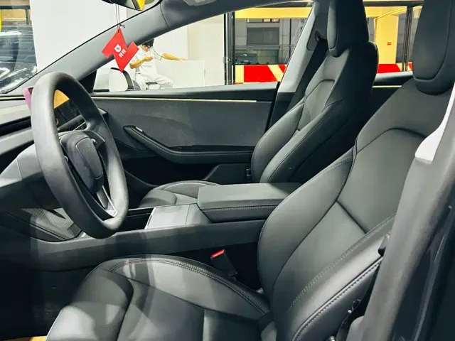 Tesla Model 3 — Фото автомобиля 7