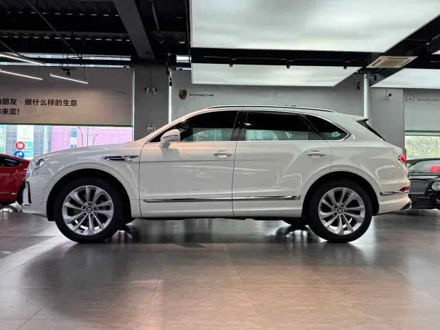 Bentley Bentayga — Фото автомобиля 18