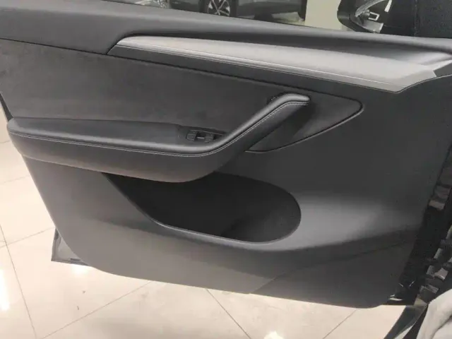 Tesla Model Y — Фото автомобиля 7