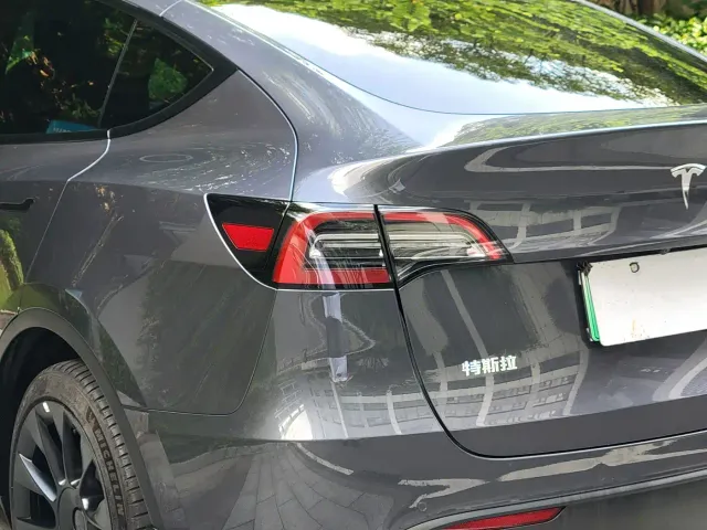 Tesla Model Y — Фото автомобиля 19