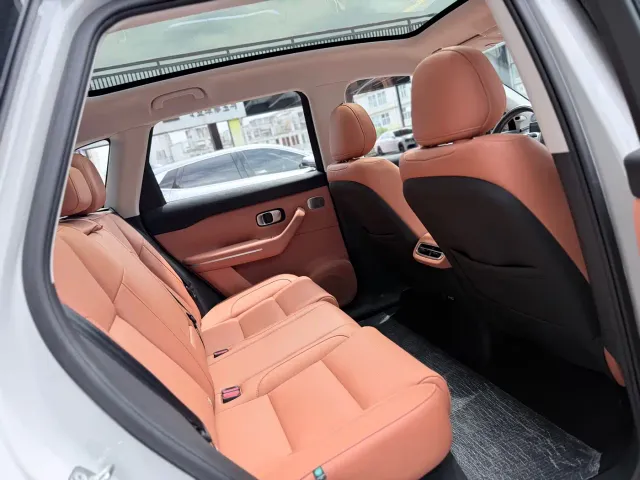 Leapmotor C10 — Фото автомобиля 11