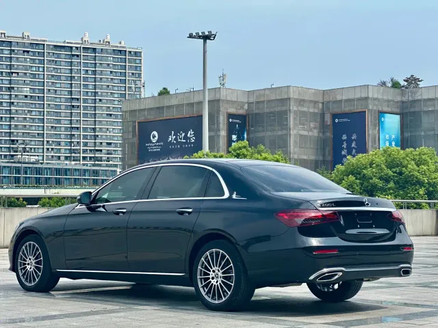 Mercedes-Benz E-Class — Фото автомобиля 13