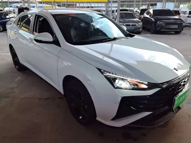 Dongfeng Yixuan — Фото автомобиля 3