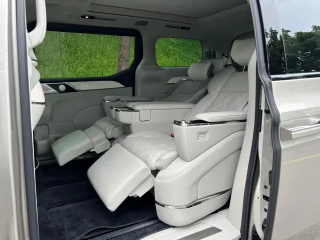 Volvo EM90 — Фото автомобиля 8
