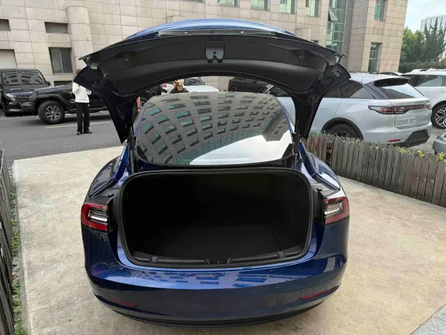 Tesla Model 3 — Фото автомобиля 7