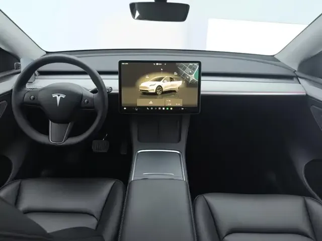 Tesla Model Y — Фото автомобиля 12