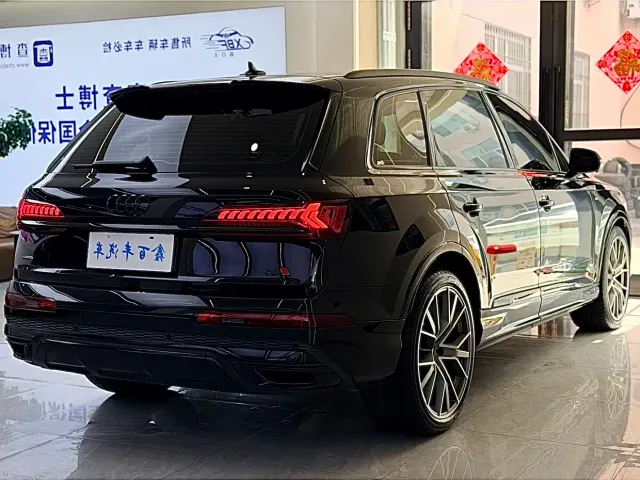 Audi Q7 — Фото автомобиля 10