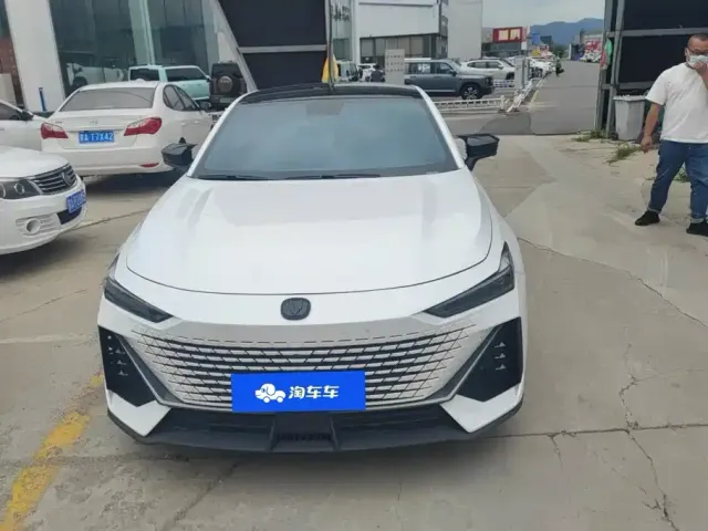Changan Changan UNI-V 2022 1.5T Premium Model — Фото автомобиля 2