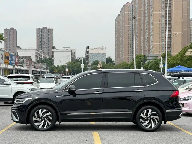 Volkswagen Tiguan L — Фото автомобиля 5