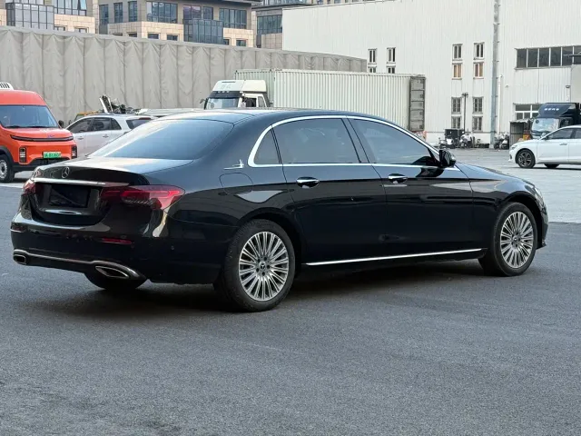 Mercedes-Benz E-Class — Фото автомобиля 7