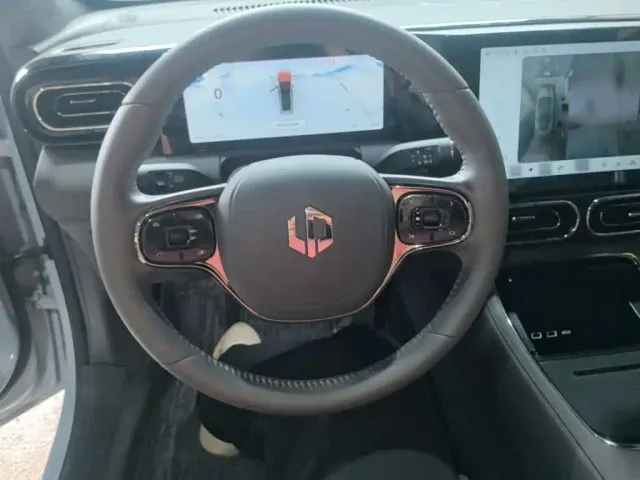 Leapmotor C01 — Фото автомобиля 10