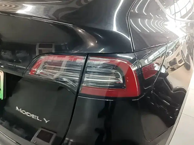 Tesla Model Y — Фото автомобиля 7