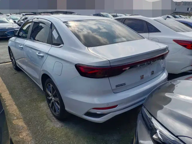 Geely Emgrand — Фото автомобиля 15