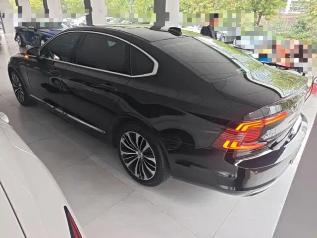 Volvo S90 — Фото автомобиля 4