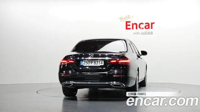 Mercedes-Benz E-Class — Фото автомобиля 4