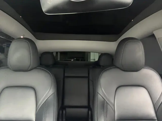 Tesla Model Y — Фото автомобиля 30