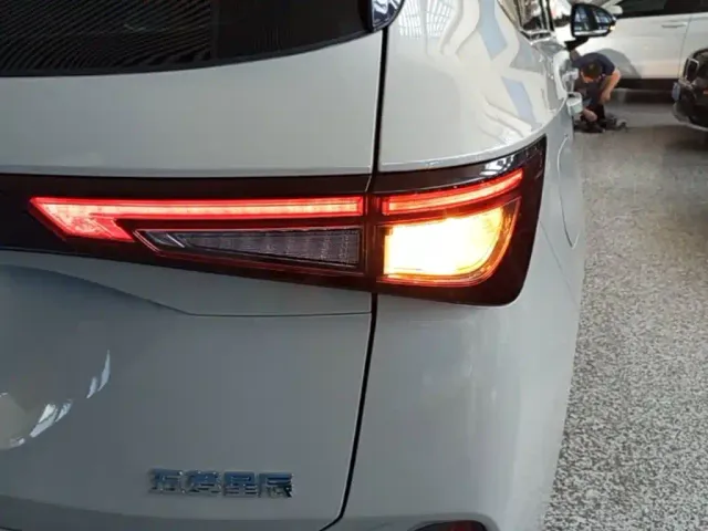 Wuling Asta — Фото автомобиля 7