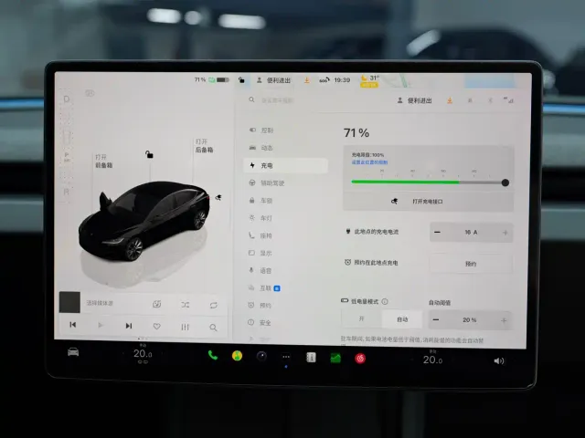 Tesla Model 3 — Фото автомобиля 24