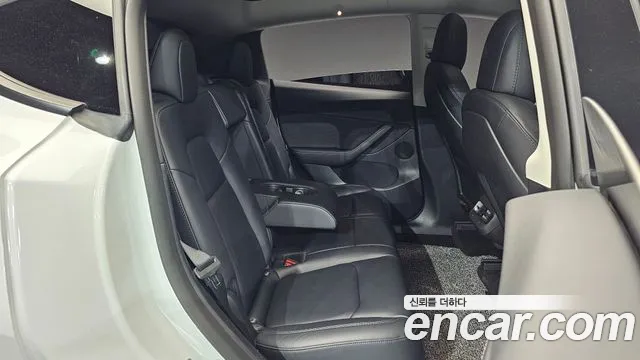 Tesla Model Y — Фото автомобиля 12