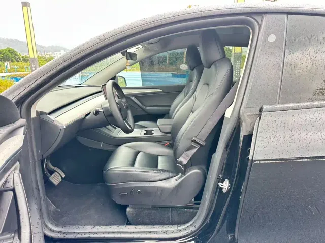 Tesla Model Y — Фото автомобиля 7