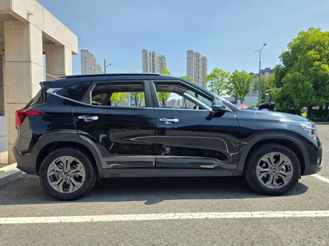 Kia Seltos — Фото автомобиля 6