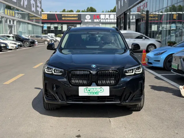 BMW iX3 — Фото автомобиля 2