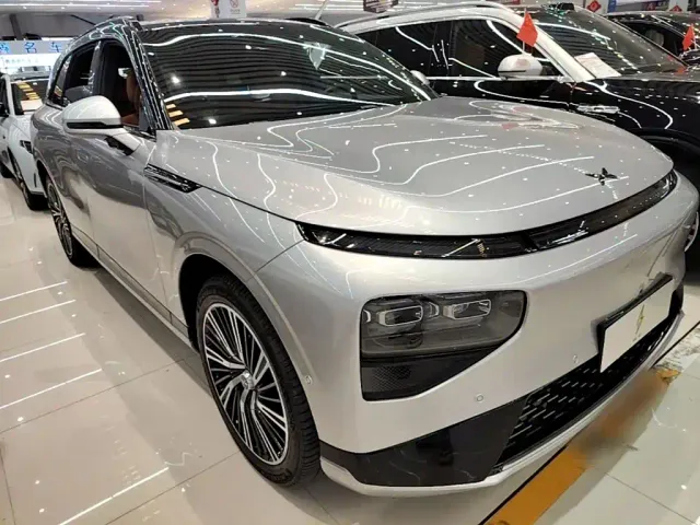 Xpeng G9 — Фото автомобиля 3
