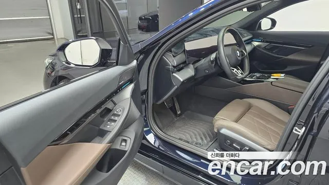BMW 5-Series — Фото автомобиля 10