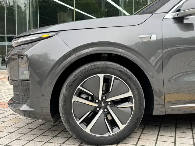 Li Auto L6 — Фото автомобиля 4