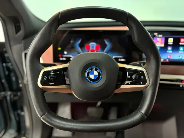 BMW iX M60 — Фото автомобиля 9