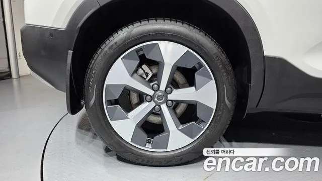 Volvo XC40 — Фото автомобиля 5