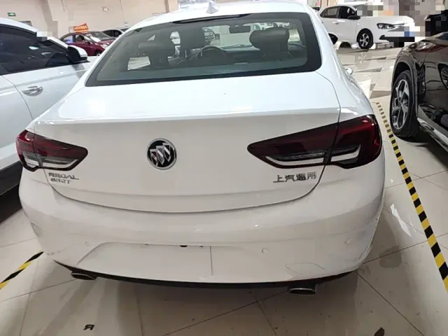 Buick Regal — Фото автомобиля 5