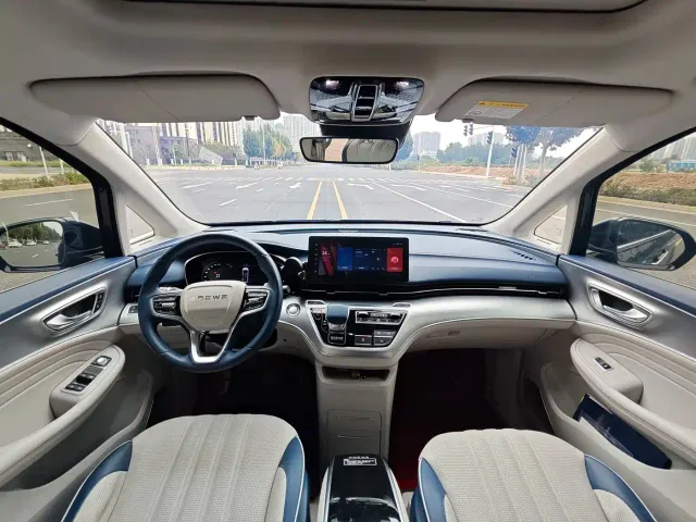 Roewe iMAX8 — Фото автомобиля 5