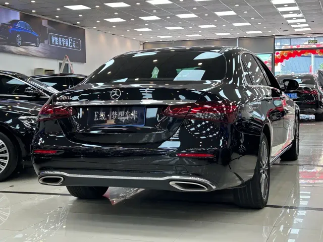 Mercedes-Benz E-Class — Фото автомобиля 14