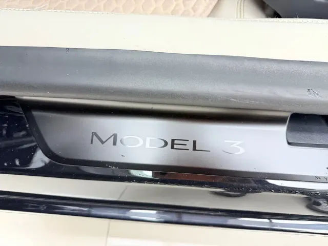 Tesla Model 3 — Фото автомобиля 13
