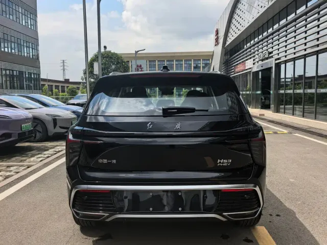 Hongqi HS3 PHEV — Фото автомобиля 10