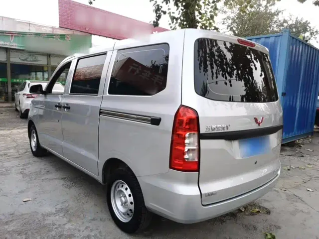 Wuling Hongguang V — Фото автомобиля 22