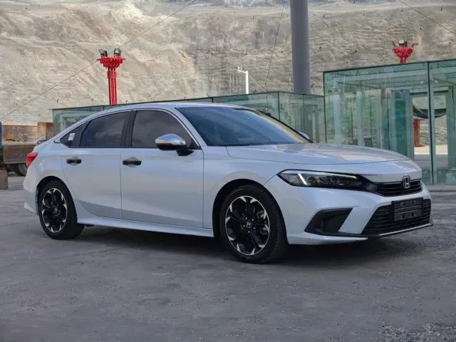 Honda Civic — Фото автомобиля 3