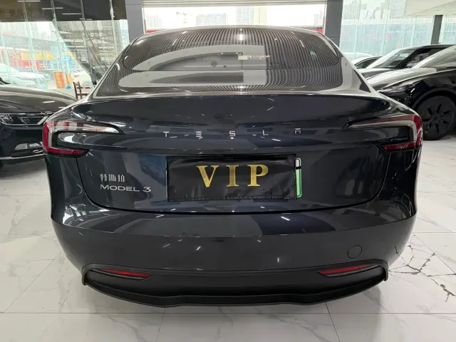 Tesla Model 3 — Фото автомобиля 8