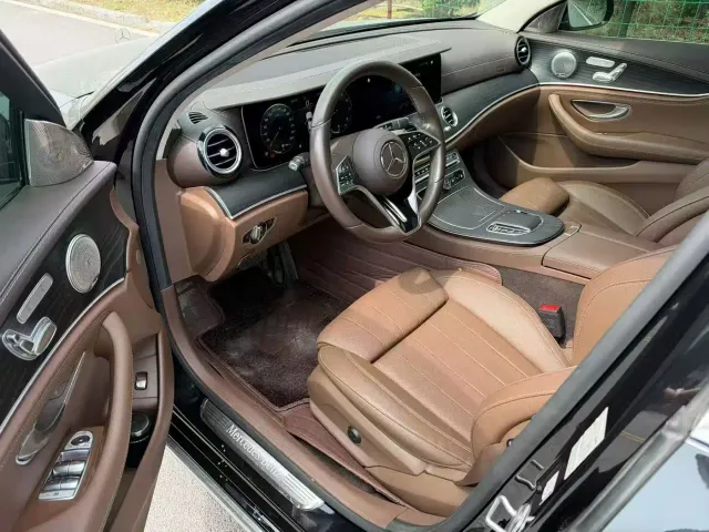 Mercedes-Benz E-Class — Фото автомобиля 4